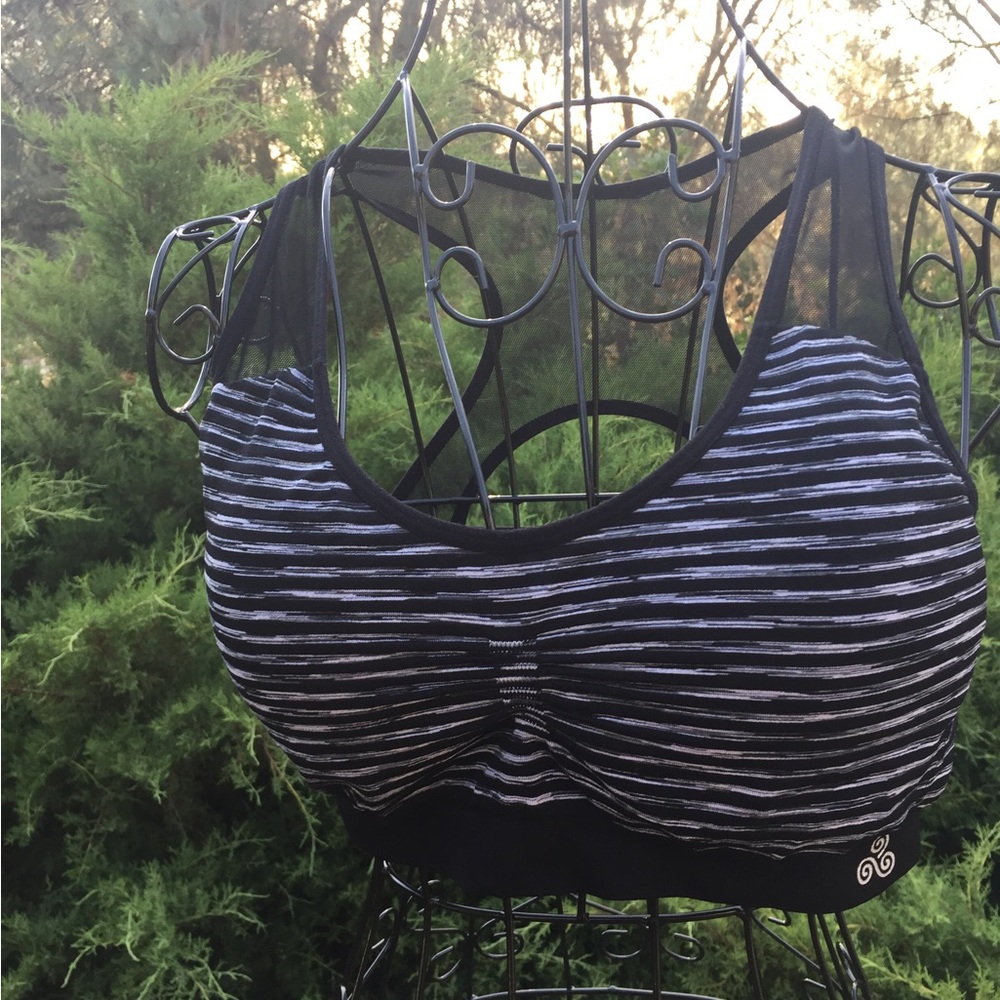 Solo Sports Black and White Racerback Sports Bra with Scoop Neckline - Picture 10 of 11